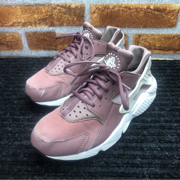 Nike Air Huarache Run (Smokey Mauve/White) Women's Size 8.5 Shoes - 634835-203. - Picture 2 of 10